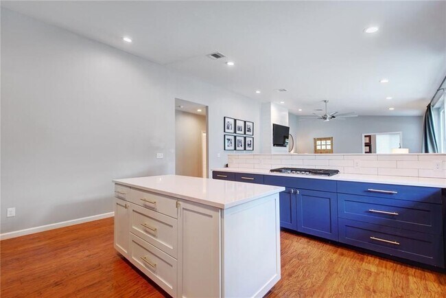 Building Photo - 2604 N Shields Dr