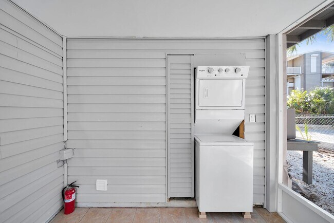 Building Photo - 128 Eucalyptus Ct