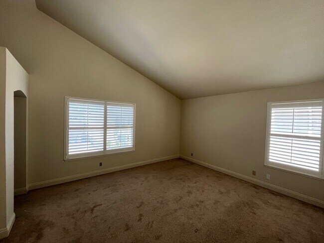 Building Photo - 9240 Foxwood Dr