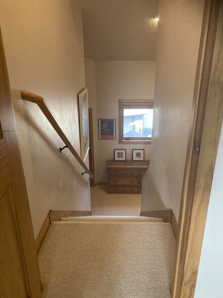 Building Photo - 720 Deer Valley Dr