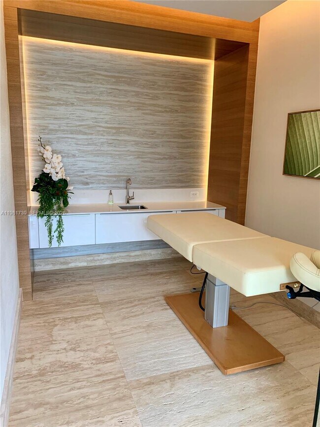 Building Photo - 16385 Biscayne Blvd