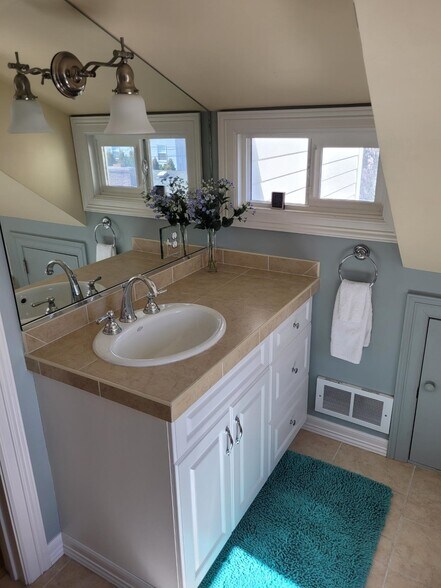 Building Photo - 1219 Burwell St