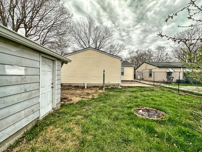 Building Photo - 3 bed 1 bath located on the East Side