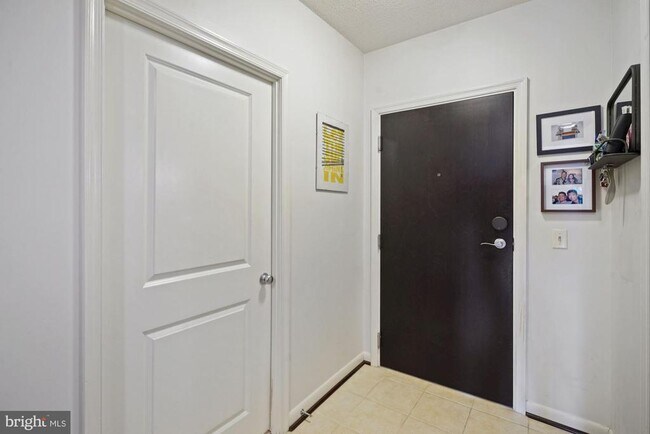 Building Photo - 851 N Glebe Rd