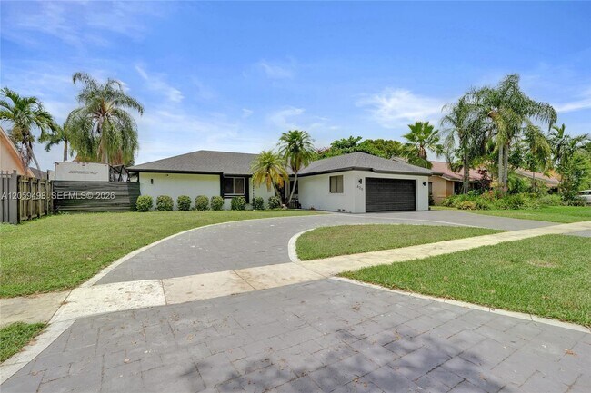 Building Photo - 620 SW 100th Ave