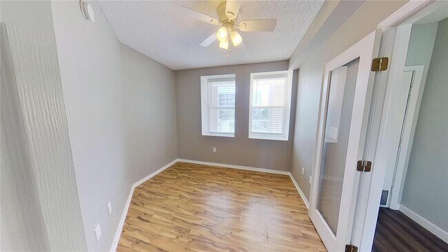 Building Photo - 6495 Shoreline Dr