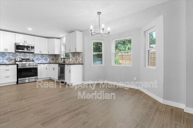 Building Photo - 8725 Irongate Dr