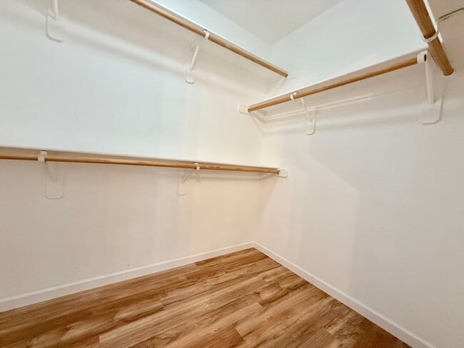 Building Photo - Spacious Living, Granite Counters, Great Location!