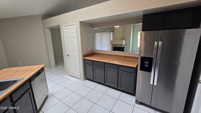 Building Photo - 6320 W Shaw Butte Dr