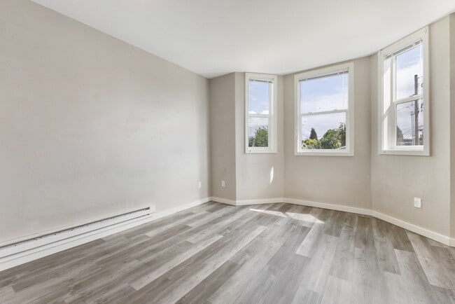 Building Photo - Charming 3BR Home in Heart of Tacoma - Mod...