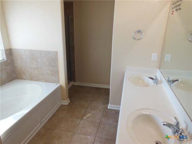 Building Photo - 455 Roadrunner Ave