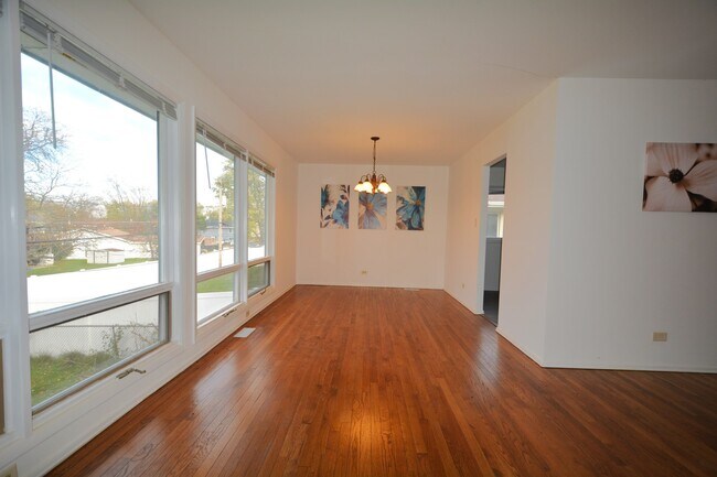 Building Photo - 1360 Devonshire Ln