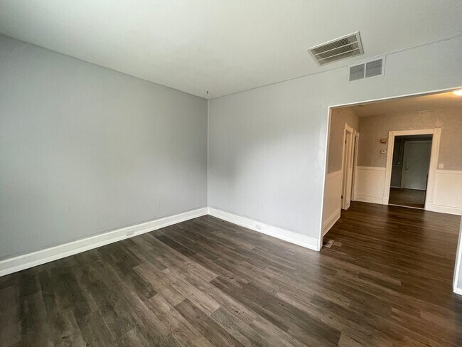 Building Photo - Two Bedroom Home - NE Side of Grand Rapids!