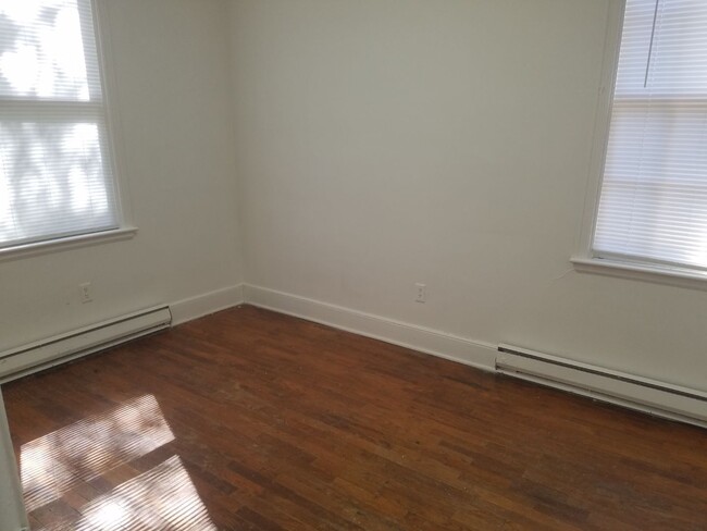 Building Photo - Two Bedroom Apt For Rent in Sumter SC! Two...