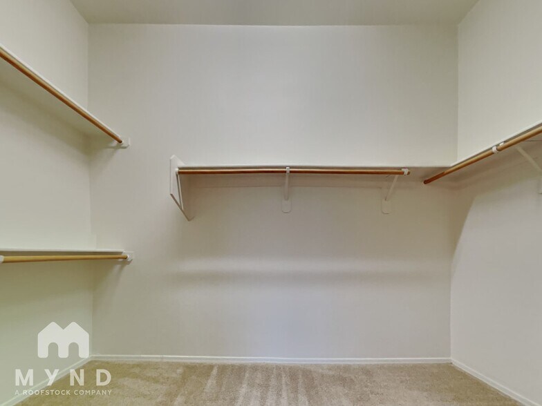 Building Photo - 1141 W Tenniel Dr