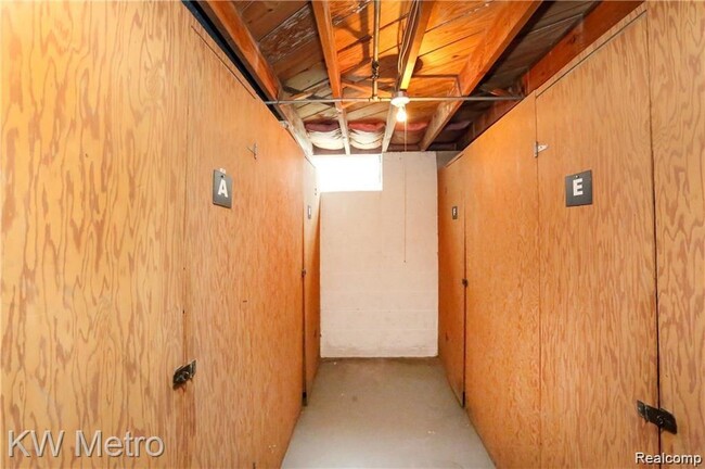 Building Photo - 335 N Eton St