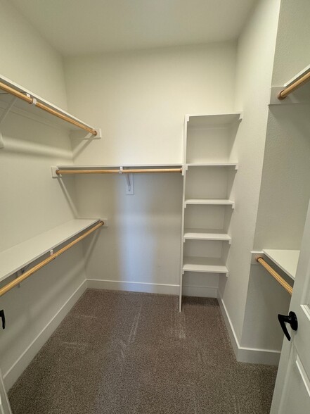 Building Photo - 2343 Portman Ave