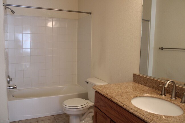 Building Photo - Stunning Modern 2 Bedroom Condo