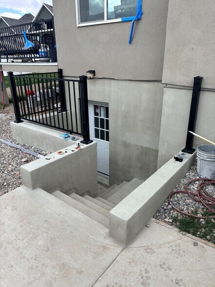 Building Photo - 67 E Wayside Dr