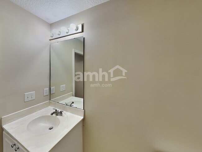 Building Photo - 284 Brantley Harbor Dr
