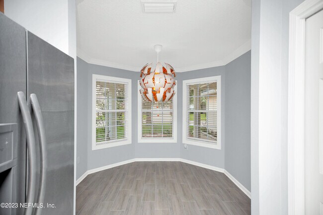 Building Photo - 757 MacKenzie Cir