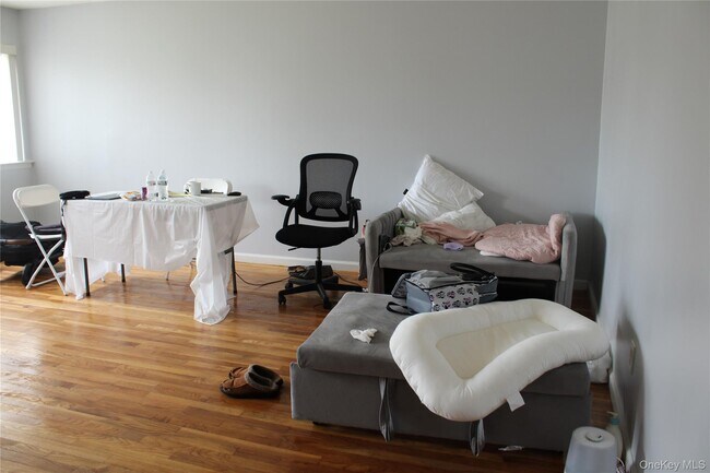 Building Photo - 8 Fishkill Glen Dr