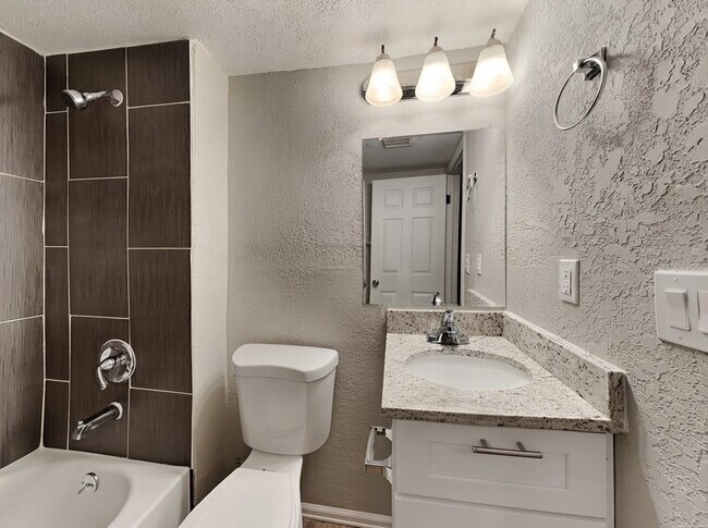 Building Photo - 7745 Lindsey Dr