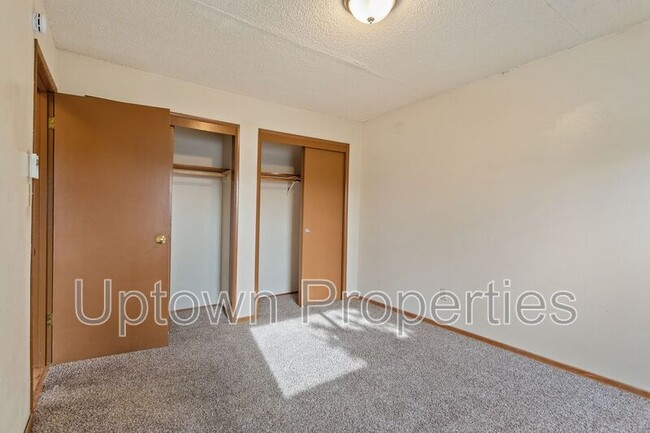 Building Photo - 8069 NE Flanders St