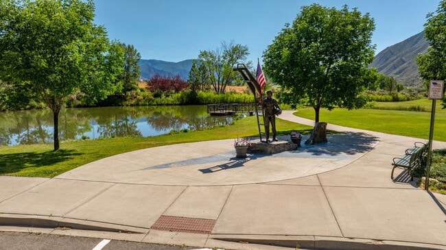 Building Photo - Three Bedroom Condo on the River