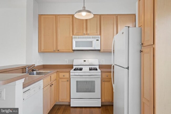 Building Photo - 22941 Fontwell Square