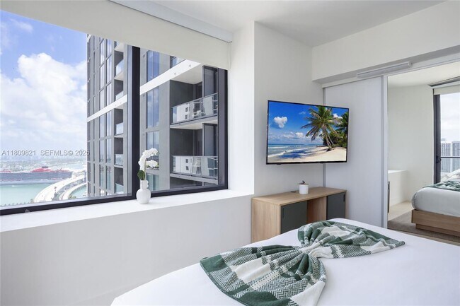 Building Photo - 159 NE 6th St