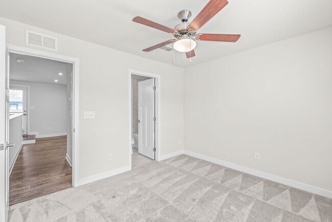 Building Photo - (Coming Soon) 3 Bedroom Townhome minutes from South End!