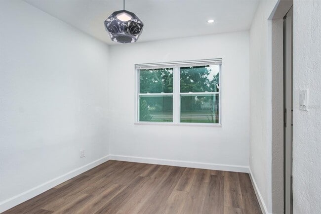 Building Photo - 781 40th Ave NE