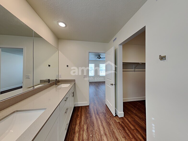 Building Photo - 11037 Kitty Hawk Rd