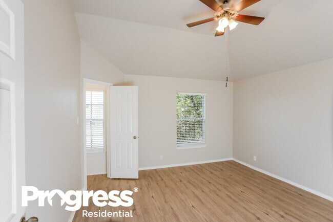 Building Photo - 8727 Sarasota Woods