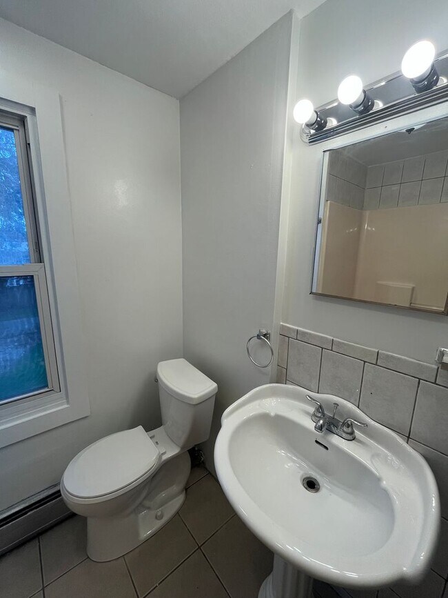 Building Photo - 3-Bed Home w/ Driveway & Enclosed Porches – Convenient Rochester Location