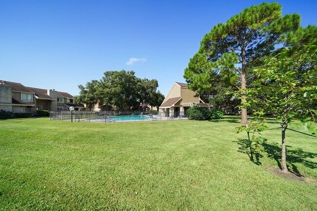 Building Photo - 11502 Village Pl Dr