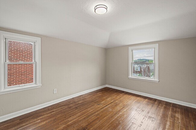 Building Photo - Newly renovated 3 bedroom home in McKees Rocks available now!
