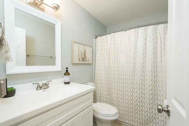 Building Photo - 2000 Quiet Stream Dr