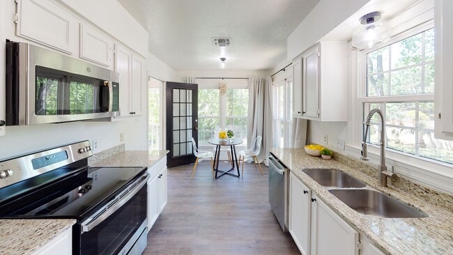 Building Photo - Heart of Baton Rouge-Spacious 3-bedroom,2-bathroom Condominium