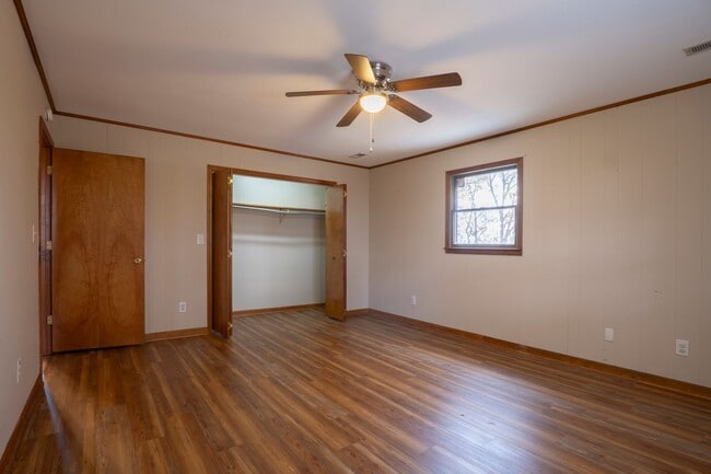 Building Photo - 4 Bedroom, 2 Bathroom Home in Greene Count...