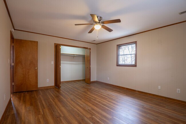 Building Photo - 4 Bedroom, 2 Bathroom Home in Greene County, TN