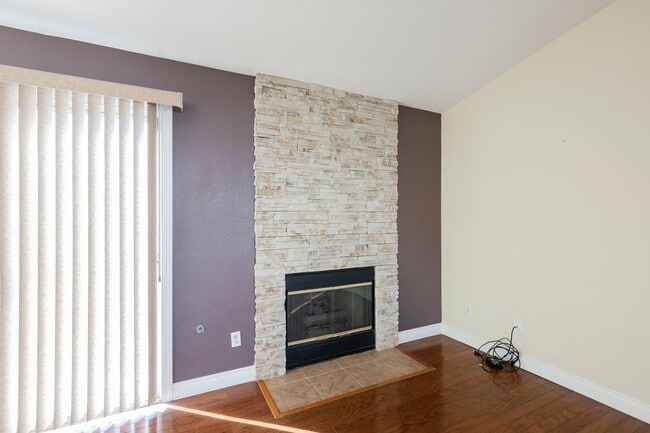 Building Photo - Summerlin - Single Story Townhome -