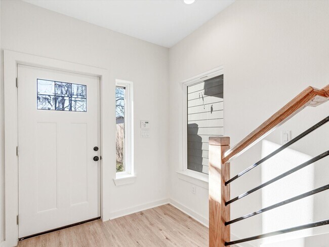 Building Photo - 5702 Elysian St