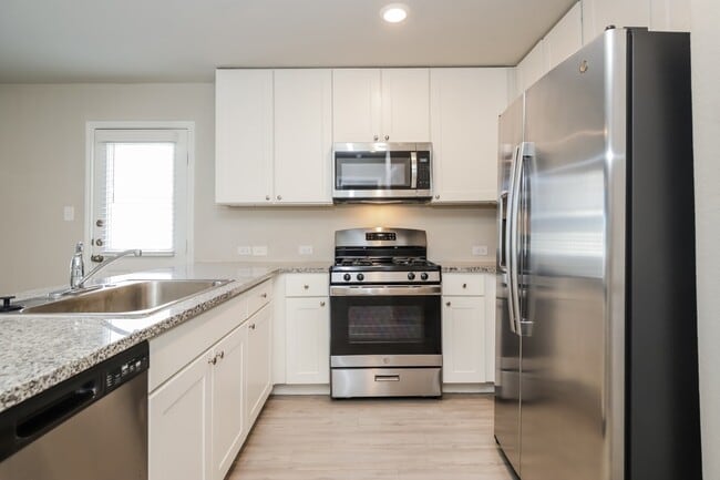 Building Photo - 5734 Leon Pl