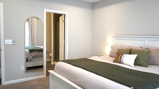 Building Photo - 3443 Alder Ave