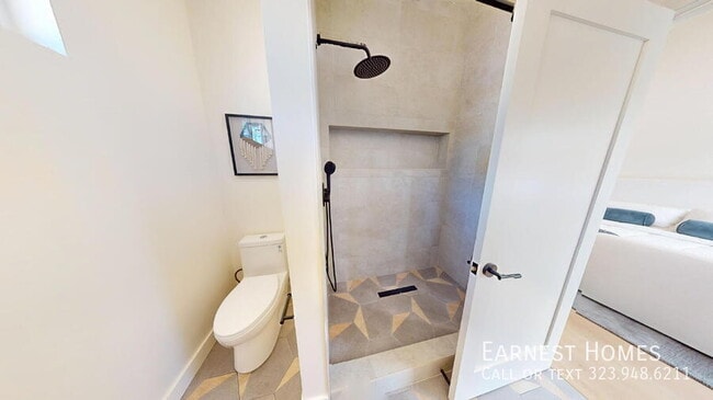 Building Photo - 6441 Satsuma Ave