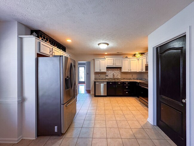 Building Photo - Lovely 4 Bed 2 Bath Home in Hope Mills