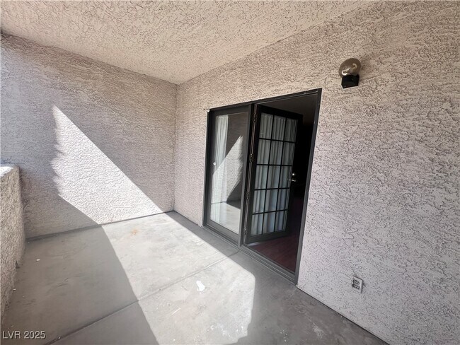 Building Photo - 101 Luna Way