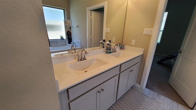 Building Photo - 305 Rise Ln